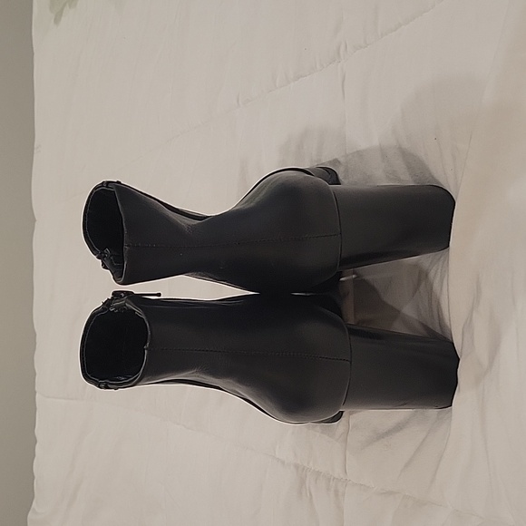 VIONIC Black Leather Bootie 9 - Picture 4 of 5